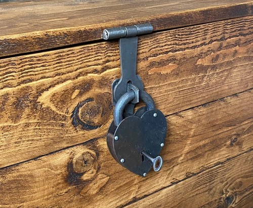 Rustic wooden trunk - trunk, chest